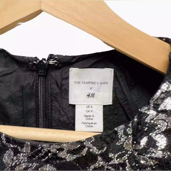 ❤️THE VAMPIRE'S WIFE X H&M MYSTIQUE LACE RUFFLE MINI DRESS BLACK SILVER SIZE S - Picture 9 of 12